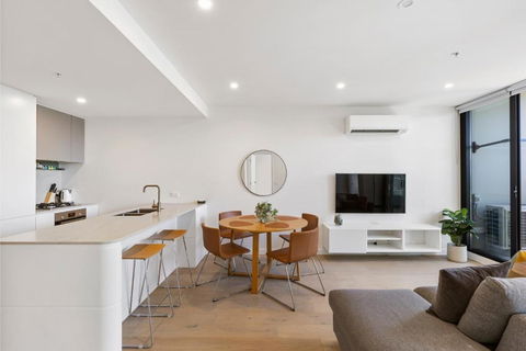 Spacious & Bright Apt Near Major Hospital Precinct - Holiday Adelaide 0