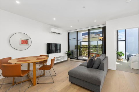 Spacious & Bright Apt Near Major Hospital Precinct - Holiday Adelaide 1