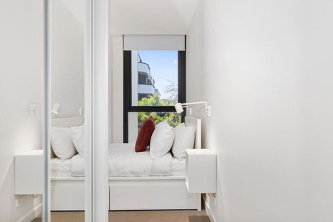 Spacious & Bright Apt Near Major Hospital Precinct - Holiday Adelaide 3