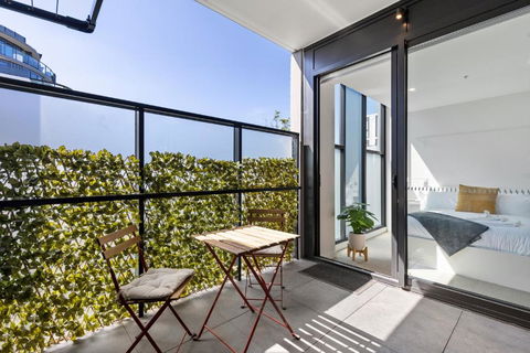 Spacious & Bright Apt Near Major Hospital Precinct - Holiday Adelaide 2