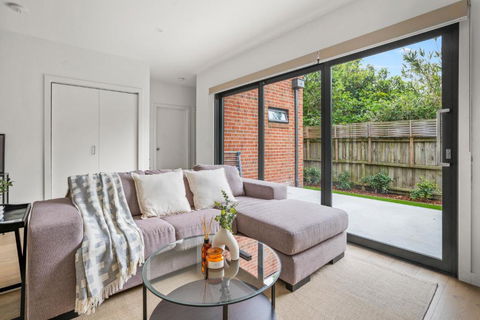 StayAU Modern 4-bedroom TH Bayswater - Holiday Adelaide 0