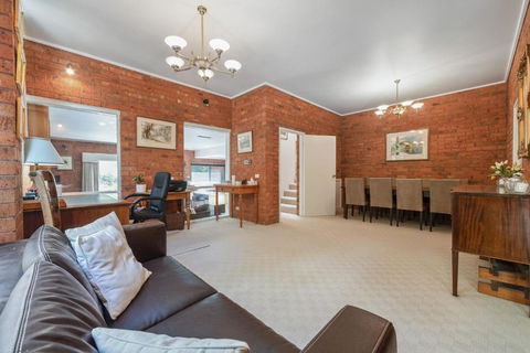 Surrey On The Park - Holiday Adelaide 3