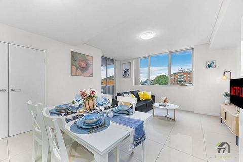 Sunshine Home In Canterbury Near To Campsie - Holiday Adelaide 1