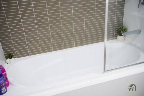 Sunshine Home In Canterbury Near To Campsie - Holiday Adelaide 3