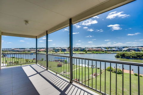 T2 12 Wentworth Pde Hindmarsh Island - No Linen Included - Holiday Adelaide 2