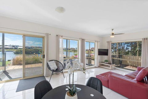 T2 12 Wentworth Pde Hindmarsh Island - No Linen Included - Holiday Adelaide 3