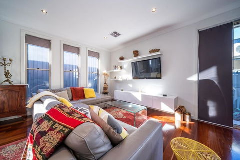 The Arlington West Hindmarsh - Holiday Adelaide 1