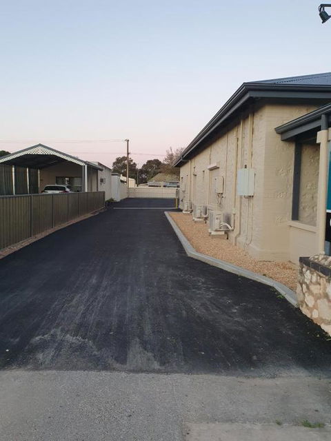 The Bend Abode - Holiday Adelaide 3