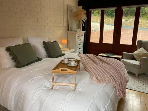 The Coach House - Holiday Adelaide 3