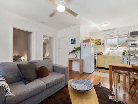 Beachside Apartment - Holiday Adelaide 3