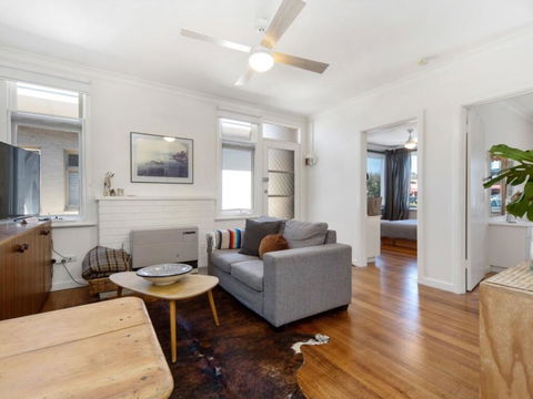 Beachside Apartment - Holiday Adelaide 1