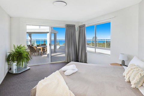 Beachside Resort Kawana Waters - Holiday Adelaide 1