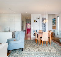 Beautiful Renovated Home With Water Views and Yard - Holiday Adelaide