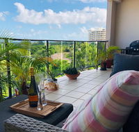 Beautiful spacious city apartment with views out to the Arafura Sea - Holiday Adelaide