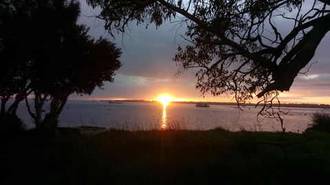 Beautiful, Peaceful Estuary Views, Five Star Quantity - Holiday Adelaide 2