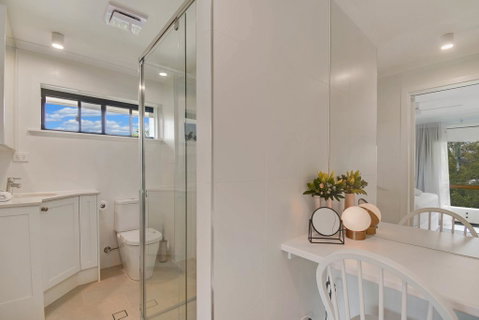 BEAUTIFULLY RENOVATED OCEANSIDE APARTMENT - Holiday Adelaide 3