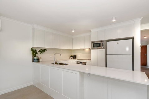 BEAUTIFULLY RENOVATED OCEANSIDE APARTMENT - Holiday Adelaide 2