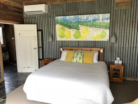Bed In A Shed Vineyard Stay - Holiday Adelaide 0