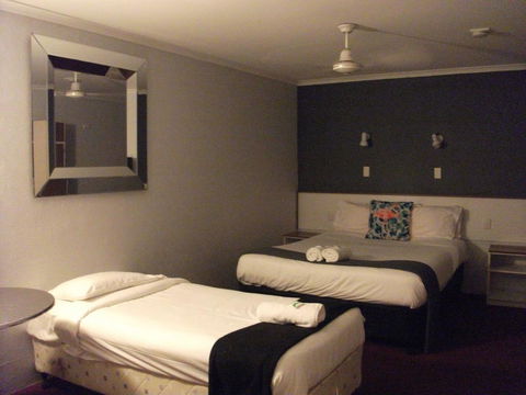Beerwah Glasshouse Motel - Holiday Adelaide 1