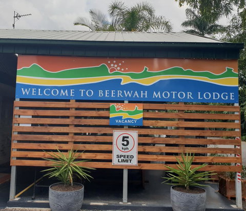 Beerwah Motor Lodge - Holiday Adelaide 0