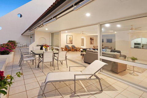 Bella Azure Two Bedroom Two Bathroom Spacious Ocean-view Apartment With Golf Buggy - Holiday Adelaide 2