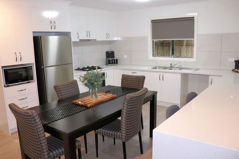 Best Western Fawkner Suites & Serviced Apartments - Holiday Adelaide 0