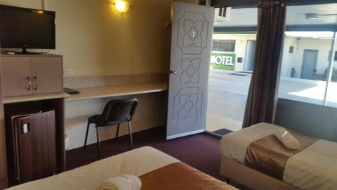 Biloela Centre Motel & Steakhouse Restaurant - Holiday Adelaide 2