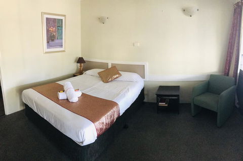Biloela Centre Motel & Steakhouse Restaurant - Holiday Adelaide 1