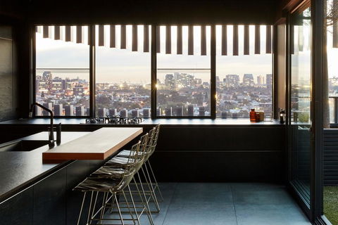 Birdcage Penthouse Luxury Melbourne Ultra Modern Industrial Chic - Holiday Adelaide 1