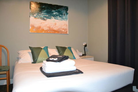 Black Diamond Lodge - Holiday Adelaide 3