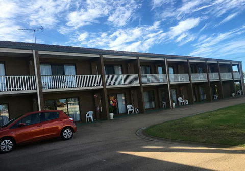 Black Swan Motor Inn - Holiday Adelaide 1