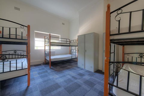 Blue Mountains Backpacker Hostel - Holiday Adelaide 1
