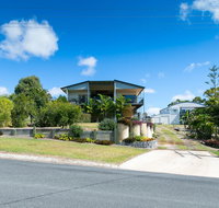 Blue Water Retreat - Upstairs  Downstairs - Holiday Adelaide