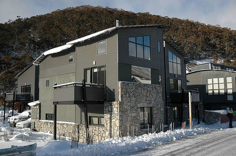 Blues Air 1 - Holiday Adelaide 0