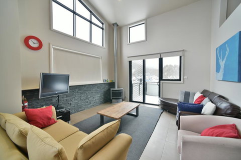 Blues Air 1 - Holiday Adelaide 3