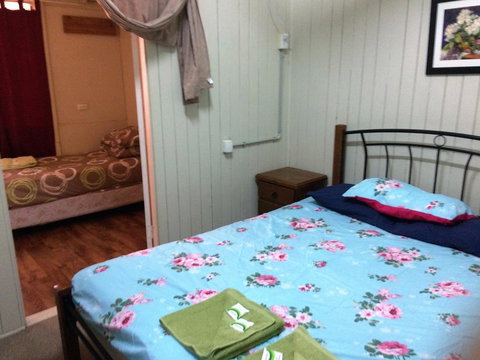 Bluff Hotel - Holiday Adelaide 0