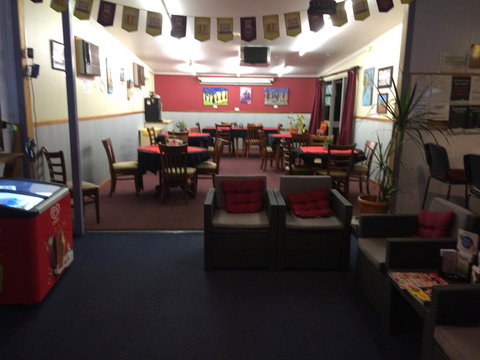 Bluff Hotel - Holiday Adelaide 2