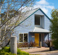 Boatshed Villa Yellow Door - Holiday Adelaide