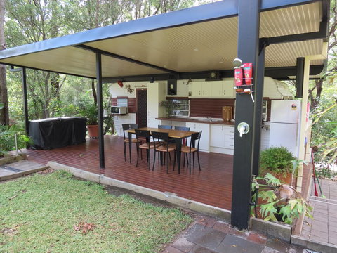 BoBRENE On Tamborine Nude Retreat - Cosy Chalet - Holiday Adelaide 3