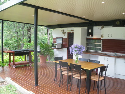 BoBRENE On Tamborine Nude Retreat - Cosy Chalet - Holiday Adelaide 2