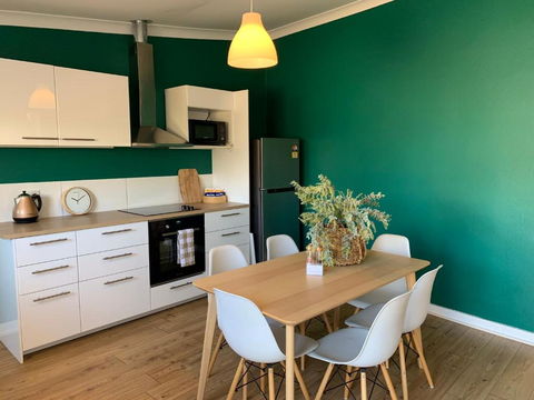 The Old Bakery Guesthouse, Harden - Holiday Adelaide 0