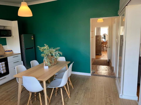 The Old Bakery Guesthouse, Harden - Holiday Adelaide 2