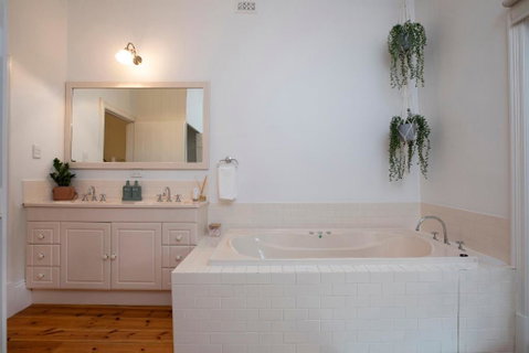 The Retreat In Basket Range - Holiday Adelaide 3