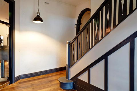 The Royal Hotel, Drouin - Holiday Adelaide 2