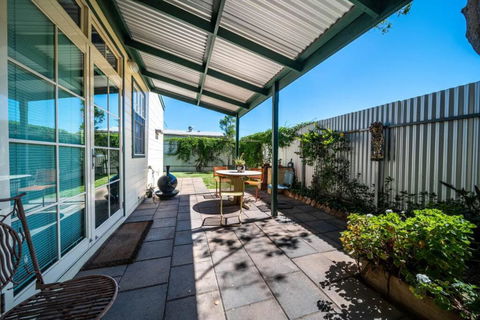The Spotted Cow,city Fringe,pet Friendly-Free Wine - Holiday Adelaide 3