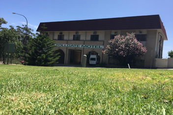 Tollgate Motel with Holiday Adelaide