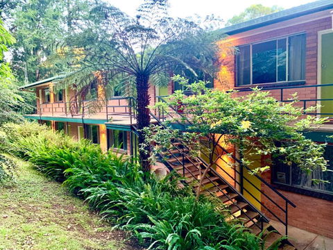 WARBURTON MOTEL - Where Mid-century Style Meets The Mountains - Holiday Adelaide 3
