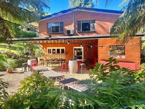 WARBURTON MOTEL - Where Mid-century Style Meets The Mountains - Holiday Adelaide 0