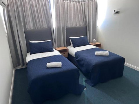 Warners Bay Hotel - Holiday Adelaide 1