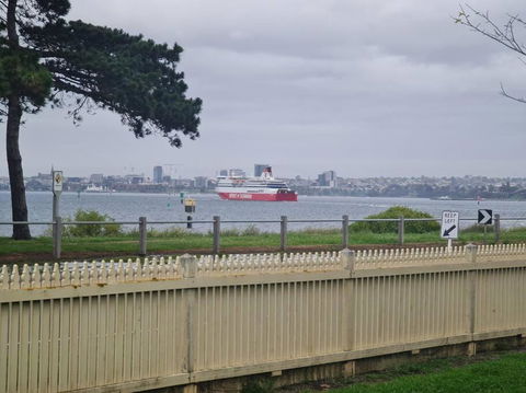Waterfront Quiet Stay Off Geelong & Avalon Airport - Holiday Adelaide 0